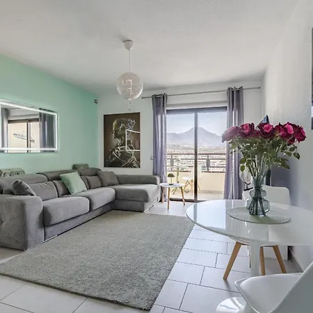 14th Floor Sea View Apartment